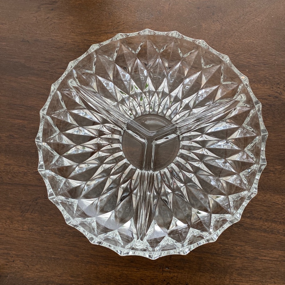 Vintage depression glass dish with three sections in very good condition